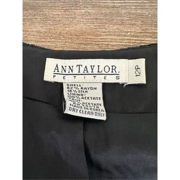 Vintage Ann Taylor Petites velvet vest with buttons, size 12P - Picture 4 of 7